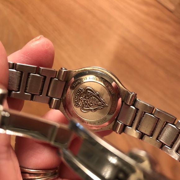Authentic Ladies Gucci 9040L Watch - Picture 4 of 5